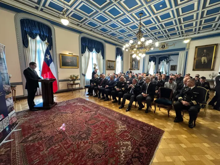 Prácticos reunidos en el Salón Independencia