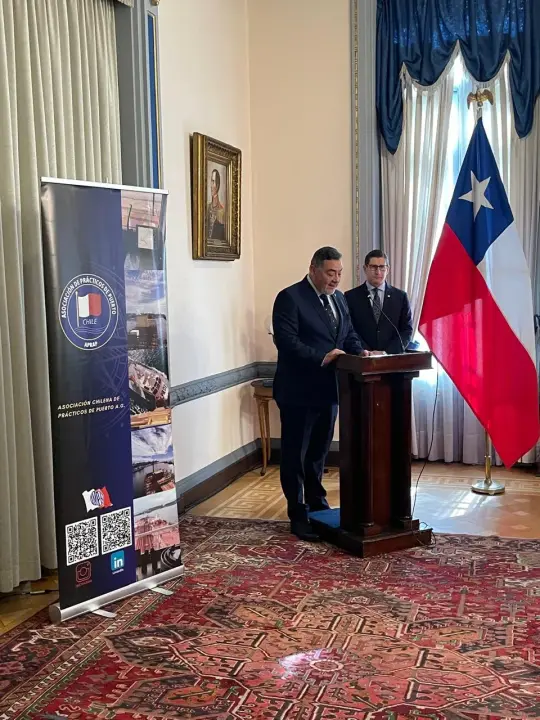 Dirigentes presentes en la ceremonia del Día del Práctico